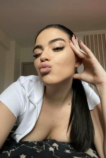 Meet Sandra for an exhaustive fun time Meet Sandra for an exhaustive fun time