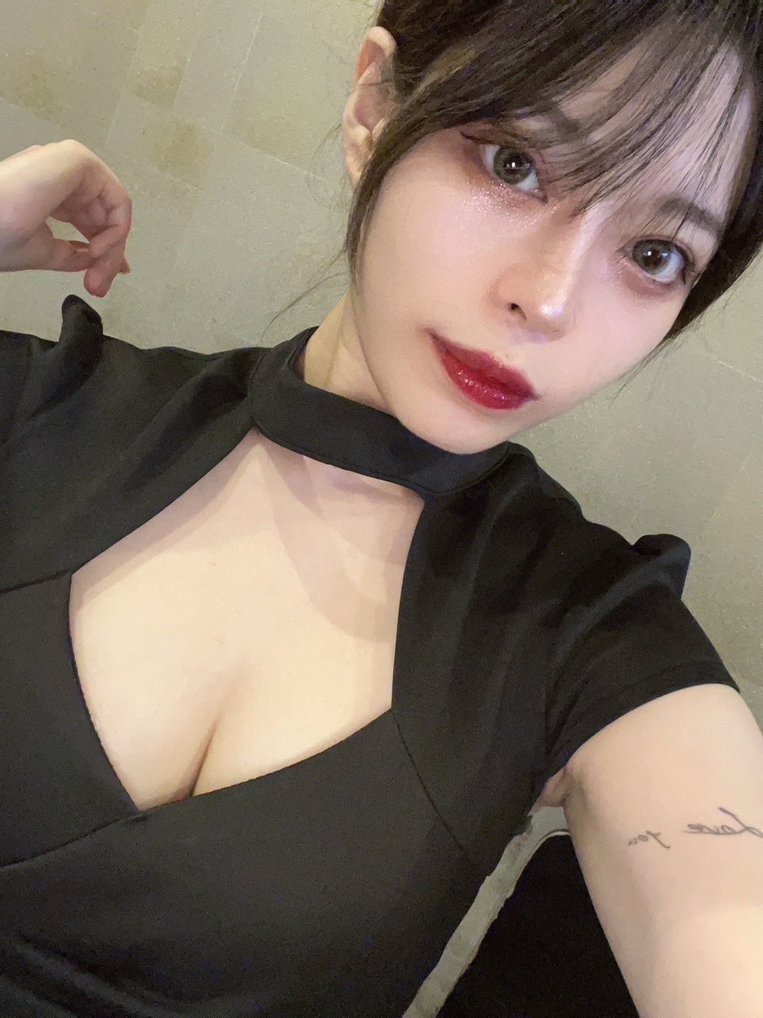 Hi. I am Emiri. I would like to meet some people who I can have a good time with. Hi. I am Emiri. I would like to meet some people who I can have a good time with.