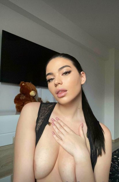 Meet Sandra for an exhaustive fun time Meet Sandra for an exhaustive fun time