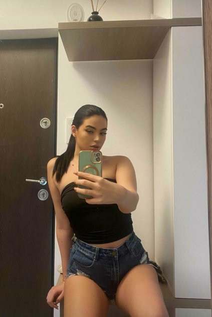 Meet Sandra for an exhaustive fun time Meet Sandra for an exhaustive fun time