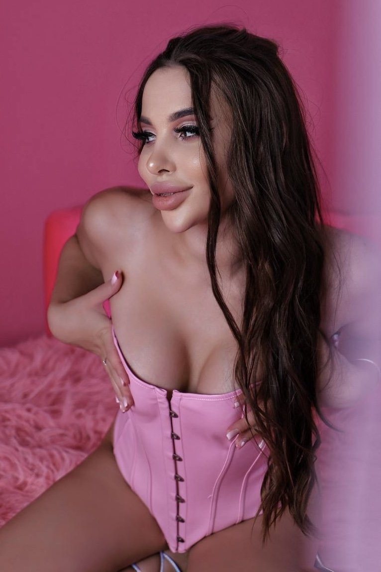 With me it is possible to make your deepest desires come true. Just say what you want and I will be a very diligent girl. Sexy, feminine, soft, tender, I have everything that every man likes! With me it is possible to make your deepest desires come true. Just say what you want and I will be a very diligent girl. Sexy, feminine, soft, tender, I have everything that every man likes!