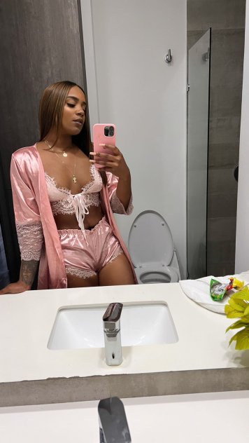Colombian Girl Available💦🍒 Colombian Girl Available💦🍒