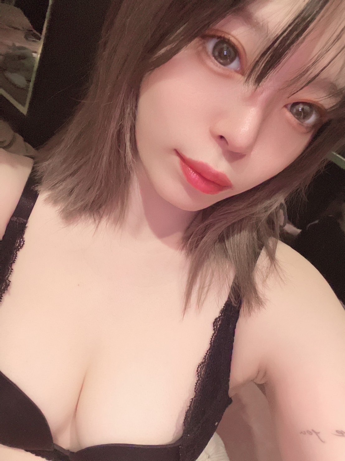Hi. I am Emiri. I would like to meet some people who I can have a good time with. Hi. I am Emiri. I would like to meet some people who I can have a good time with.