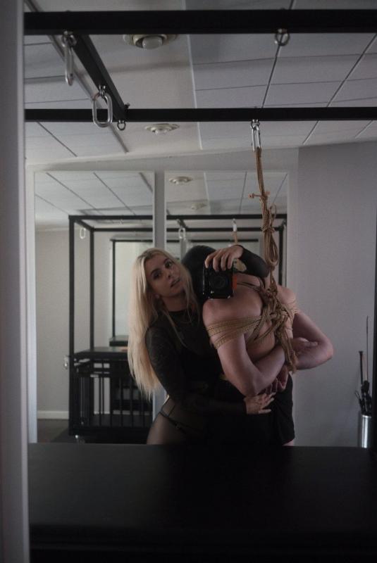 I offer professional BDSM/Fetish sessions ranging from fun to explicitly severe at my private BDSM studio. I am Mistress Annie!
Mistress Annie caters for and enjoys a variety of kinks – anything from