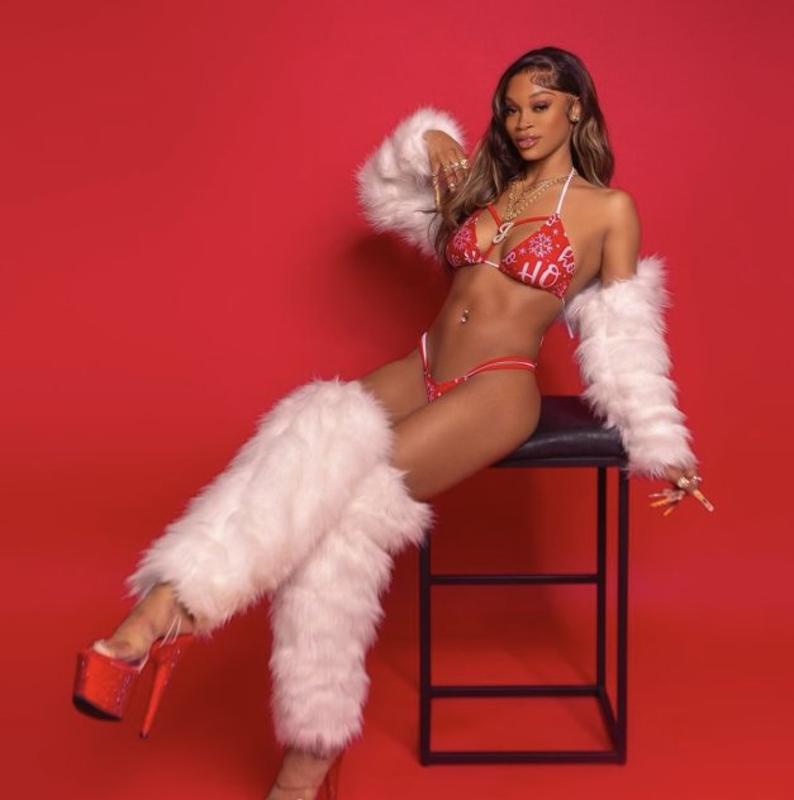 Pretty petite doll face 😍🥰