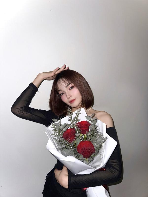 Hello dear 👩🏼
my name is Bell.I am a beautiful woman with bob hair and a good mood living in Phuket. If you want to meet me please send me a message and let's make an impression together.👩‍❤️‍👨