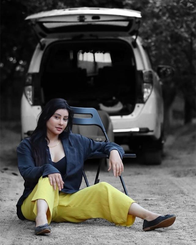 Well a pahadi himachal pradesh beauty in hyderabad,  residing from 3 years and by profession model and artist ..