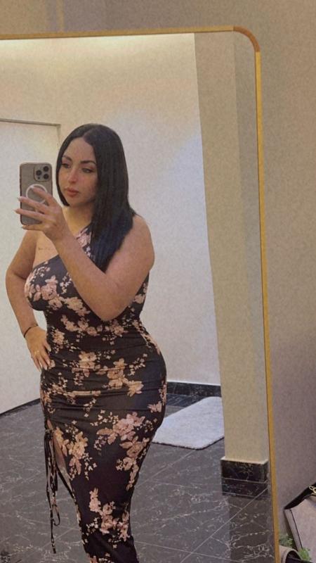 Hello love, my name is Nawan ! I have a natural body that will drive you crazy, with a gentle look and very full lips. If you like romantic lovers or want something wilder, tell me. Let yourself be se