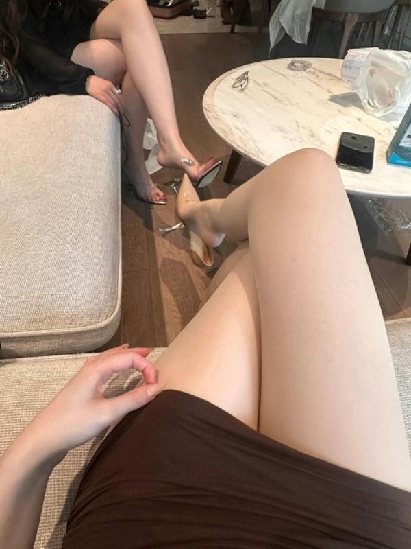 I'm pretty and I have a hot body.