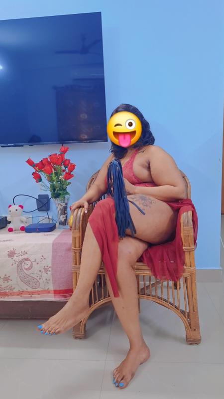 A curvey brown skin woman and extremely beautiful..., A squirter if you press the right buttons, and a Blowjob queen🍆...
A warm welcome I assure you as we have a light conversation making sure you are