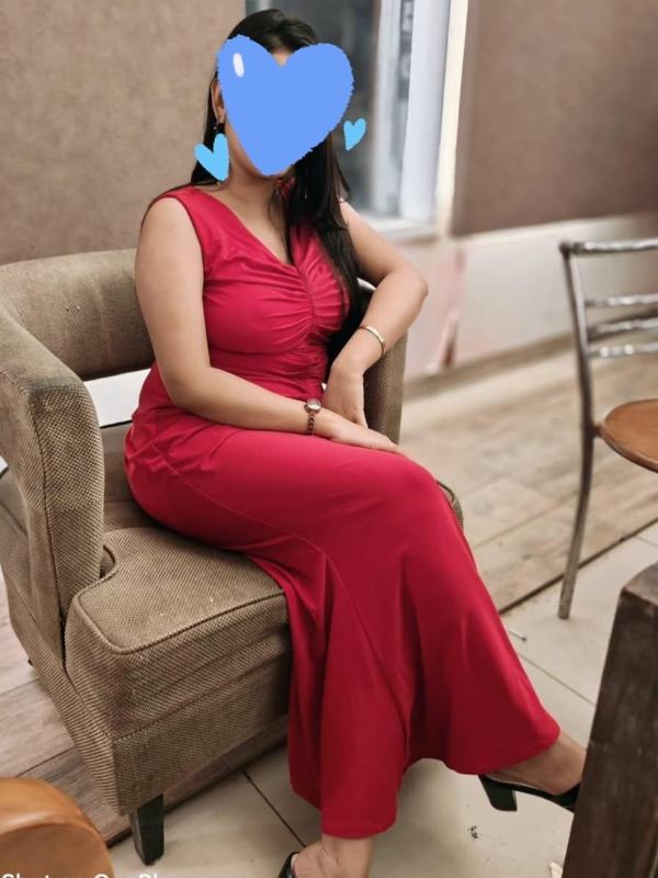 It's me PROFESSIONAL MODEL working with reputed brands, i am here only for few days for my Shooting so seeking decent people for casual and paid encounters.