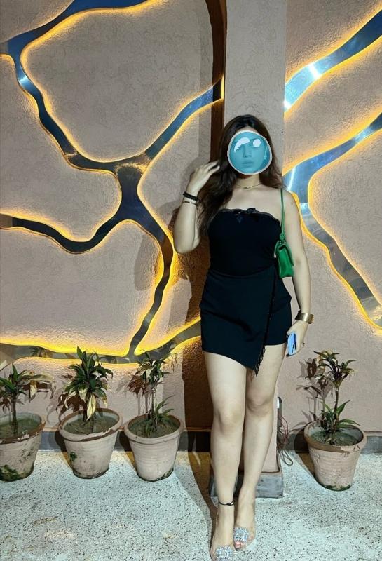 Hello, those who loves me.🥀🥀
Firstly I want to say thanks for opening and exploring my profile ☺️........🥀🥀.
I m a girl which is a only 23 now❤️❤️.
I m a not from a high class family i belong to an av