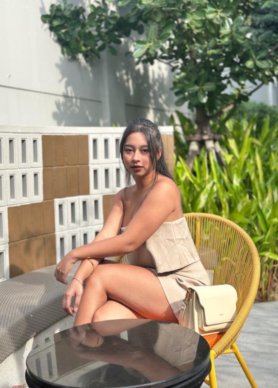 I’m shy and naughty at the same time I offer all services no anal . 
I’m 18 years and I’m very excited to be here for you 
Say hi to me let have an unforgettable moment together .