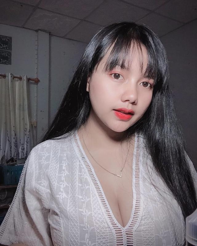 Hello, gentlemen! My name is Kim, I am a beautiful young brunette girl of 24 years old, available 24/7. 
I am very sweet, cute, always cheerful, smiling and elegant, educated and open-minded. With a w