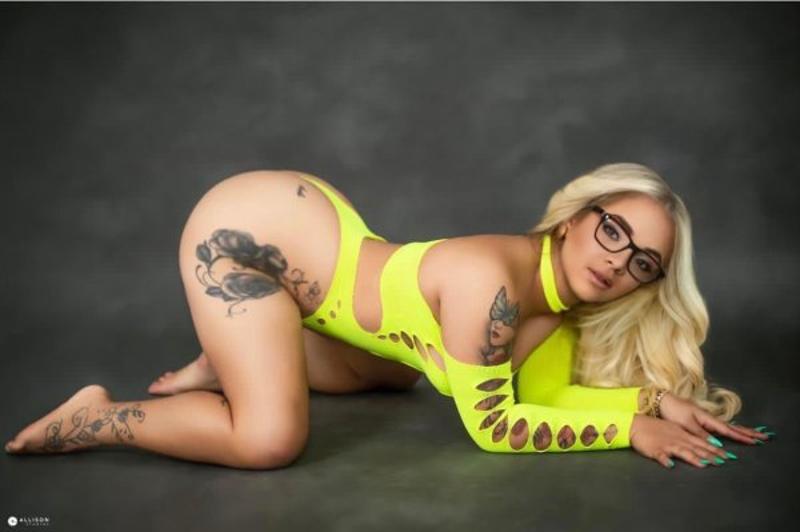 Hola sexy latina