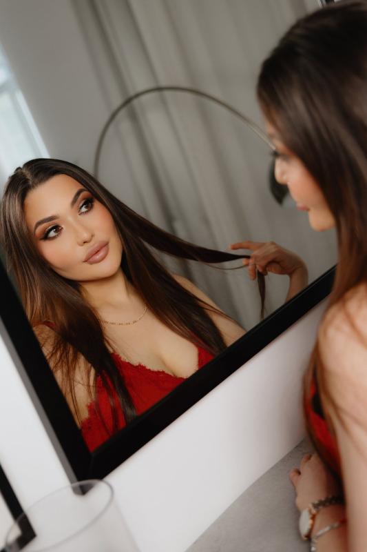 Hi, my name is reyna a premium escort. I am a girl who loves good sex, by my side your pleasure is guaranteed. I love determined men like you. I will make sure that you experience and enjoy good sex. 