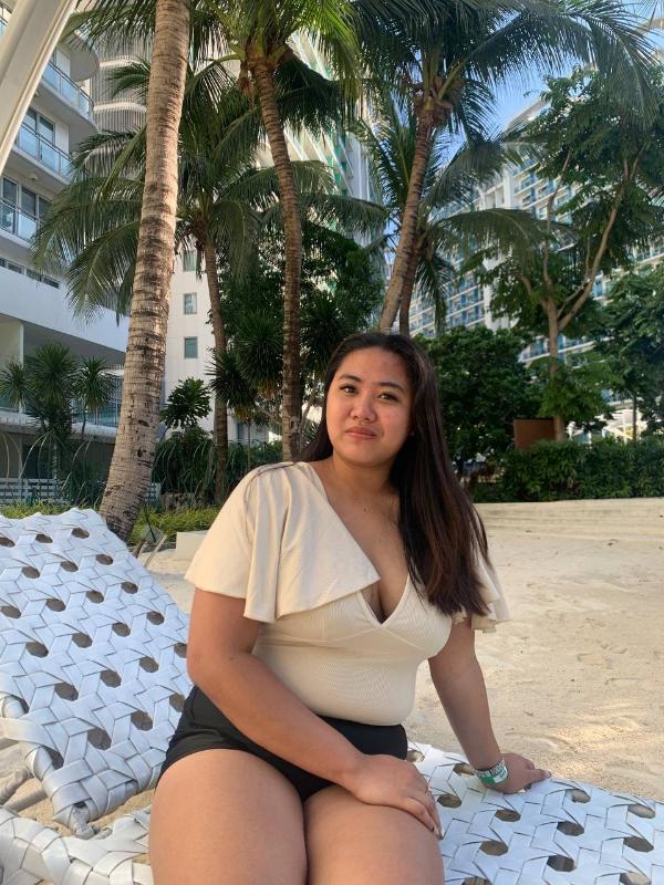 Hi Im Stacey, 24 years old. Love to have fun🤭
A beautiful face with a sexy body is a dime a dozen in showbiz. When you have magnetic personality, you beat everybody else.
