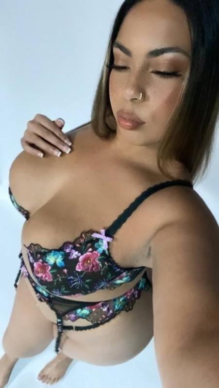 Sexy girl available for any meeting, call me anytime.