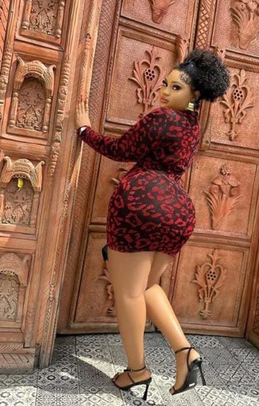 Am Sarah super hot African sexy girl living in Mukundupur, New Town, Kolkata.