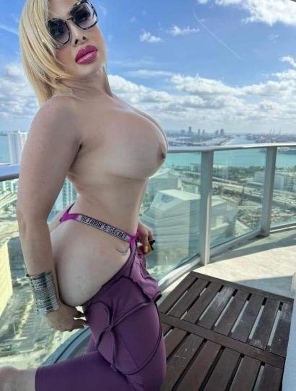Actriz de Porno Mojadita (786) 604-8011 GFE BBBJ ANAL