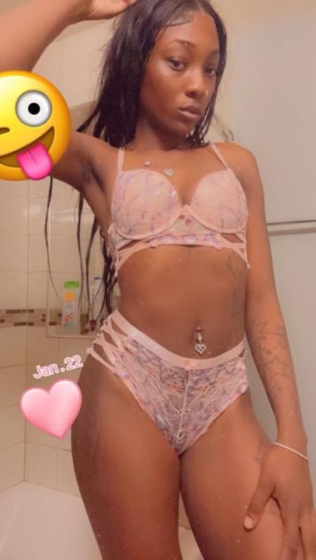 SEXY TALL MODEL SHAPED EBONY & skinny Minnie 5’5 105lbs