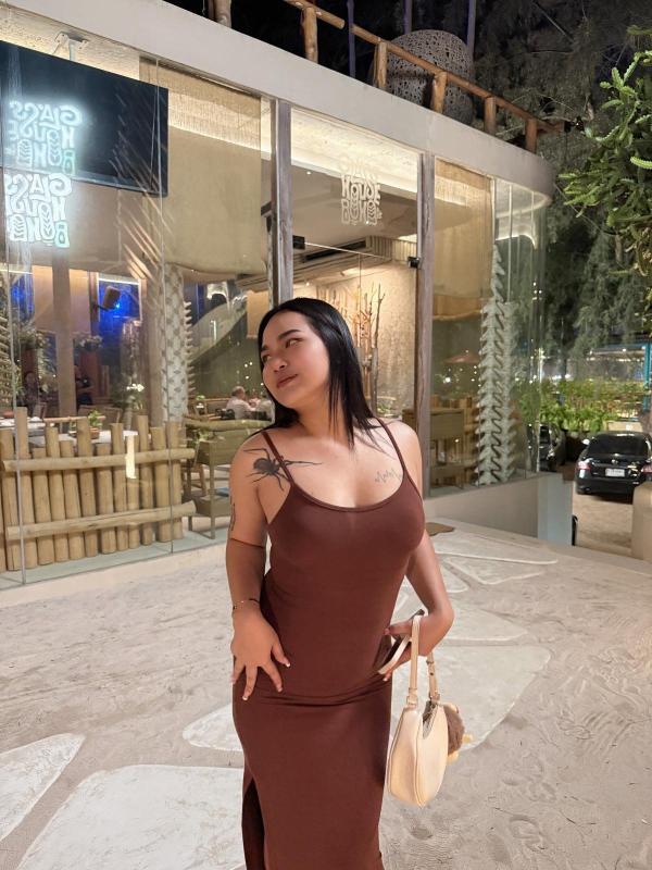 I am 20 years old with a sweet ass and a very good sucker and I believe that once you try it you will not want to stop and want it again and again. If you want more pictures or want to talk to me, mes