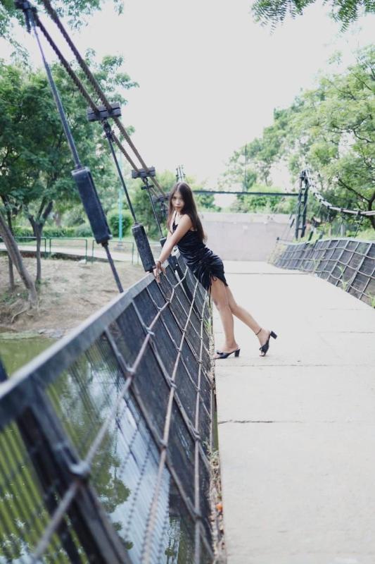 Hey am shreya. Am 100% independent girl
all photos are my own and verified on
the website
Real meet Service charge
1 session 10k
2 session 15 k
Full night 30k
👉I provide full sex service from kissing,