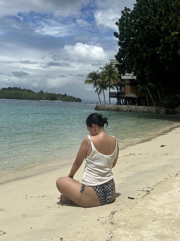 Im Sunshine! The one that will brighten your day ... and night! ❤️ . I am really intimate and easy to talk to on whatever desire youd like to have . I am understanding and empathetic . And most of all