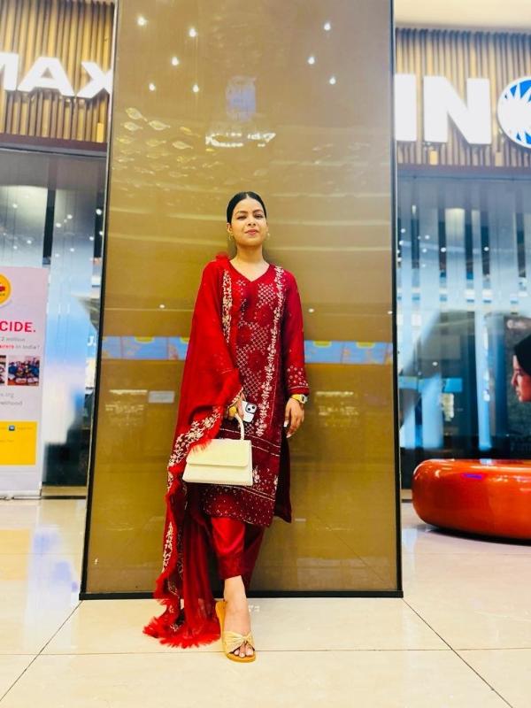 Hey there, I'm Parul, let this intense 21-years-old independent call girl seduce you in ways that will leave you delirious. I will be your burning, naughty and playful lover and offer you all kinds of
