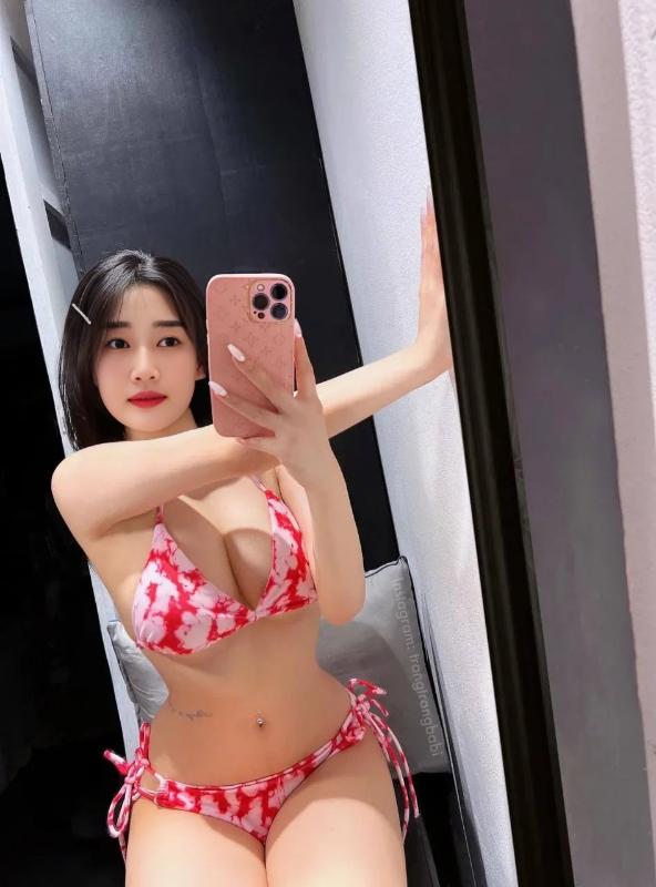 Hi Darling My name Julia now in Singapore. I am very funny, friendly, warm, classy, sexy and sensual. If you want to enjoy good company, a passionate night, someone can make your wishes and fantasies