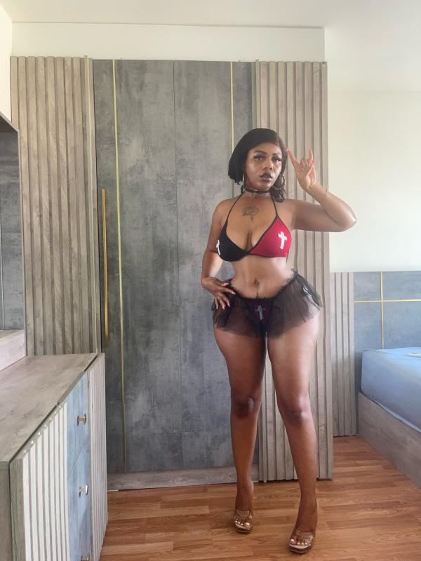 Hello Gentlemen, my name's prettyvee and i just arrived to Thailand first time visiting I'm here for just 3 weeks i am ready to give you good service. I come from South Africa ready for fucks, contact