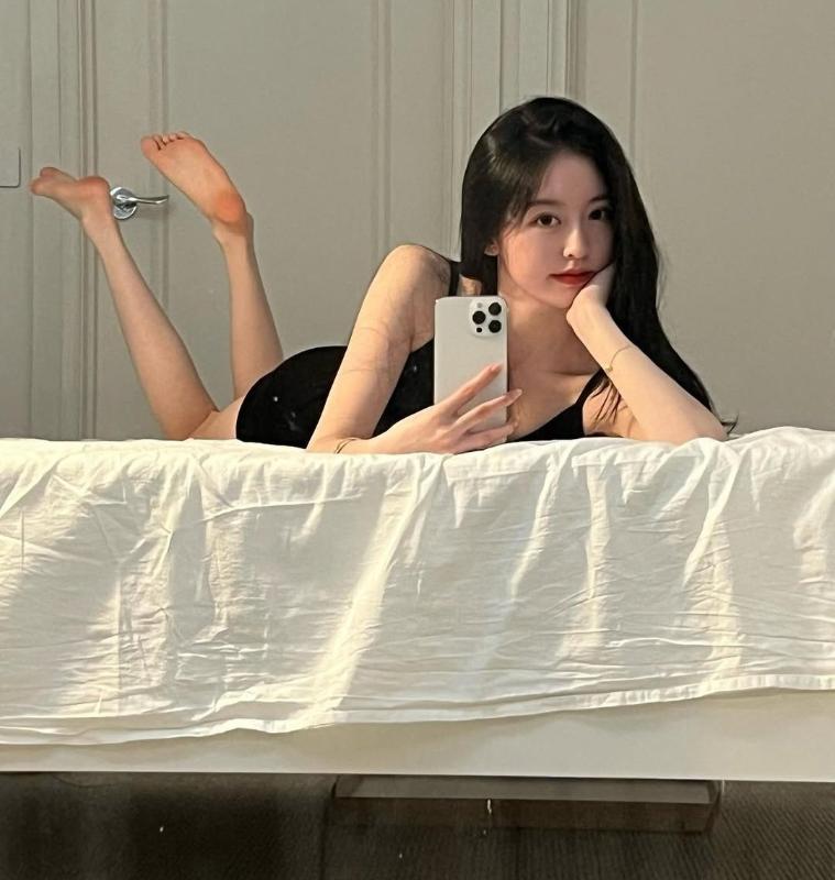 im  Mariko fuko japanasses 23 years old for osaka japan able to offer the best of sex service. From a sweet GFE (Girlfriend Experience), holding hands, tender and soft romantic kisses making your dati
