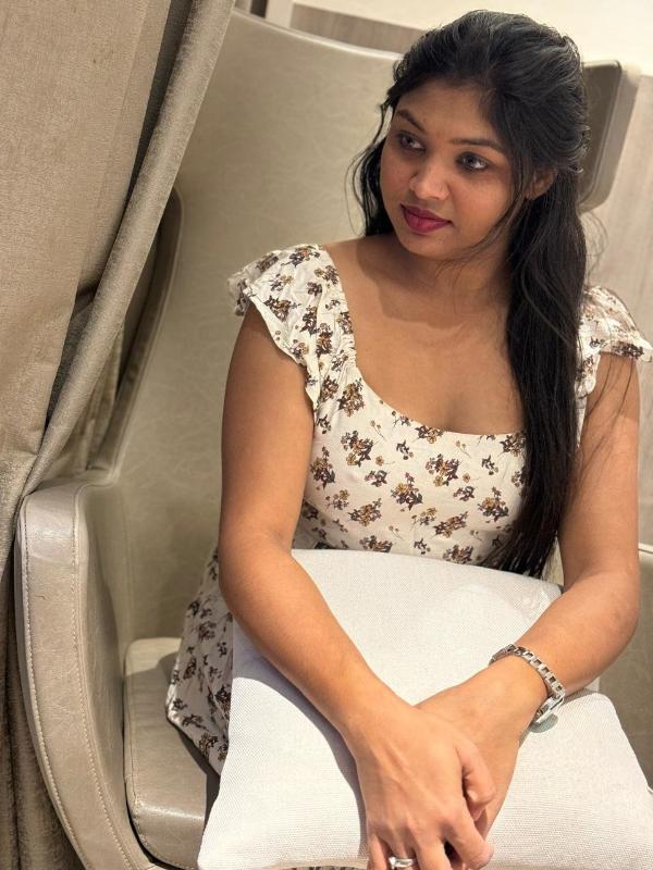 Hi everyone...♥️♥️
My self sweet live in Kolkata 
Age 22
My pic is my own and verified on
the website ⭐
l am sexy n slim fit ⭐
I every month add my new photos in the website