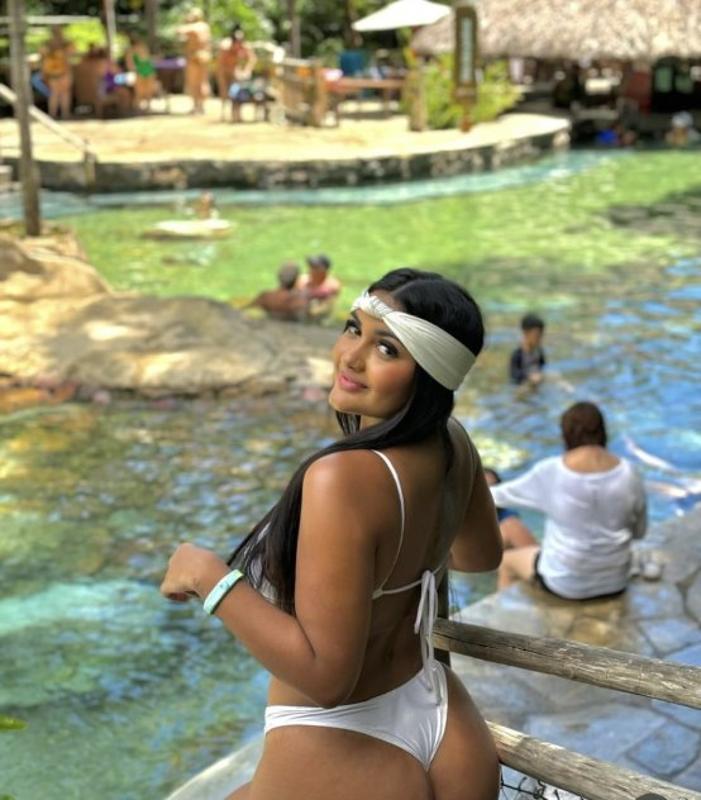 I’m available for hookup both incall or outcall text me 7578148307