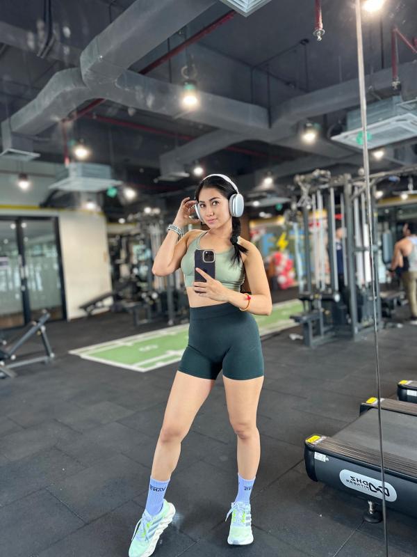 Hi there, I'm Dewinta, a Indonesian model: a professional bucket-list fulfiller, coveted little pet, breathtaking kisser, and champion deep-throater. I am intelligent, conversational, classy and very