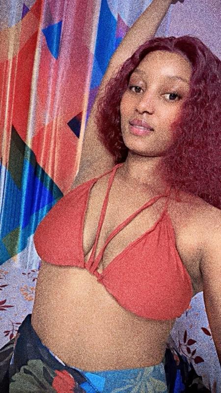 Any girl can suck a dick but very few can blow your mind . I aim to please both the mind and the body ,Soft & Sweet.... I can be ultimate object of your deepen forbidden desires... 
Clicking on my pag