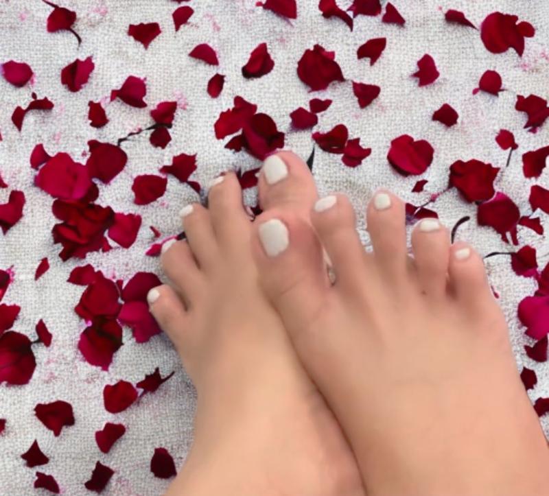 I DON’T PLAY FOR FREE AND I DON'T MEET CLIENTS  FOR SEX. BDSM IS NOT ABOUT SEX IT'S ABOUT CONTROL AND DOMINATION MIXED WITH FANTASY, FETISHES, AND KINKS, I LOVE WHAT I DO AND I FEEL SAFE BEING DOMINAN