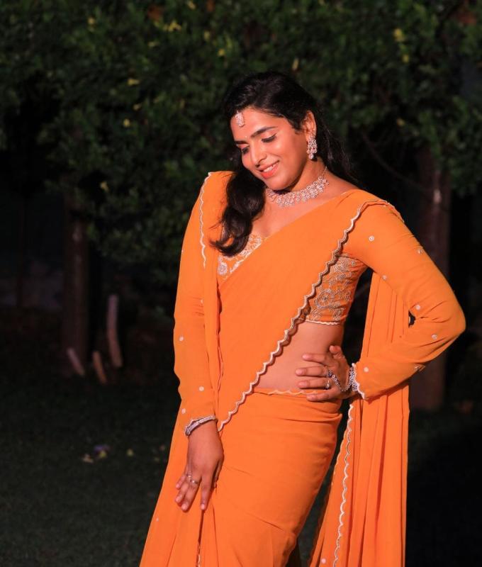 I'm sandya reddy ,age 24 
Here in Hyderabad with own flat and ac available, safe and secure place.
My service list:
In call 
Out call 
Voice call 
And video call service available.
Group sex also avai