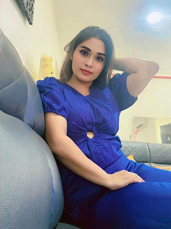 I am a stunningly beautiful freelance model, 24 years old, with an irresistibly attractive face, and a gorgeous body, featuring smooth skin and luscious lips.