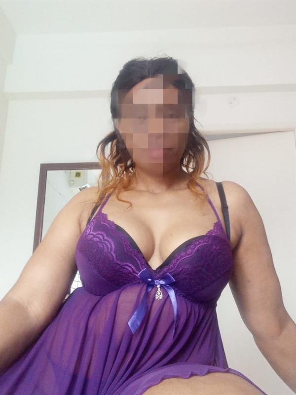 Hi, I am Tina from porur,chennai,Tamil Nadu.....
 thick thighs .. fat ass horny african girl ..