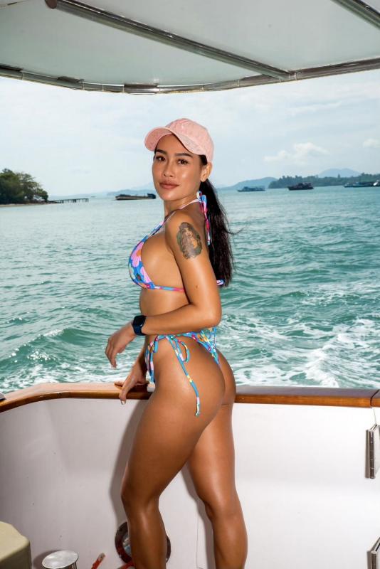 Looking for a good time in and out of bed with intellectual conversation and mind blowing sex then u r at the right place.
I have my own aura and attitude. Looking for quality over
30 minutes 200 usd