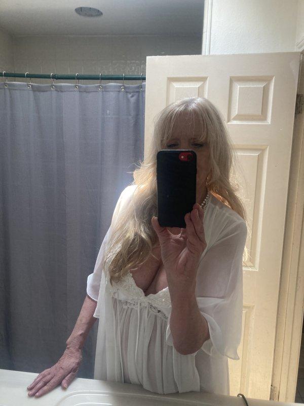 Toy enthusiast Fetish friendly Call me for information
