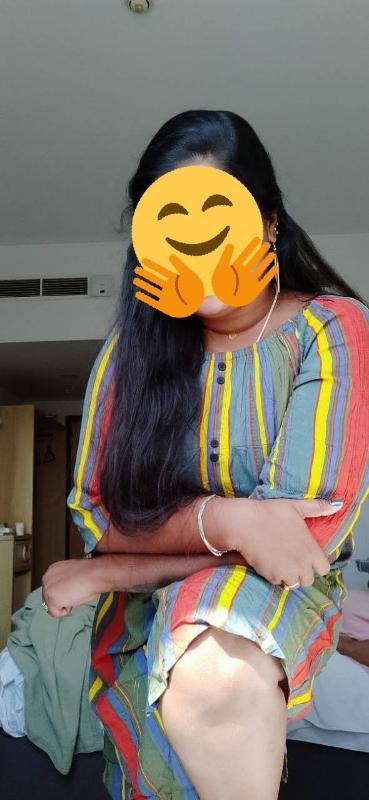 Hi dr.......
I am back now ........
this is chocolate girl here. I'm available for only video call sessions. I speak English and Tamil. I love action than words.  I am purely house wife look ,So don't