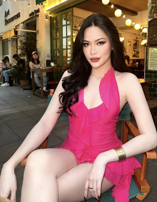 Hi, honey . I m the woman you ve been dreaming about. Intelligent, well-mannered, and gracefully educated I know how to be the perfect companion in any setting: a social event, a business dinner, or a
