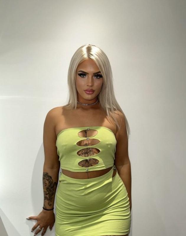 💕Blonde Bombshell Party Girl 💕 Don’t miss me!