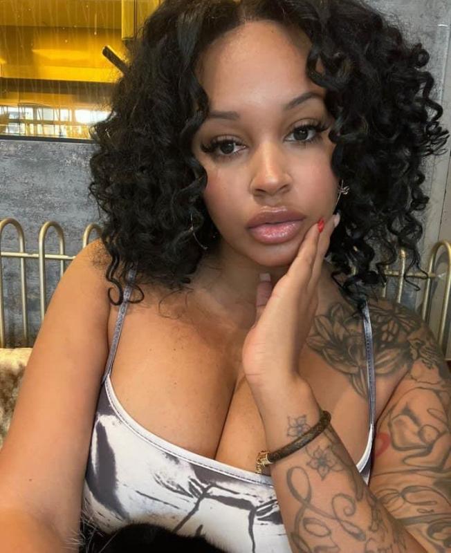 Je suis  mira disponible  pour  des  rencontres  très  sérieuse  avec  des  mecs  sérieux et  honnête  alors vous pouvez me contacter à tout moment pour des moments  de jouissance  et  inoubliables  j