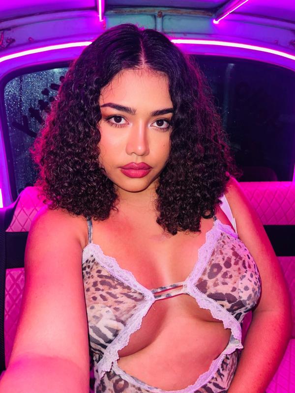 Hi guys 👋🏼 I’m Emma from Thailand 🇹🇭 
❌I’m not LADY BOY❌
“I’m back in town and have LIMITED days”
I know I don't look like Thai girls But I’m 100% Thai