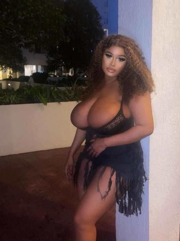 Hello gentleman my name is amida I am independent escort I am so sweet romantic lady  i am sexy mistress with curvy body & big Bobs👅💘 for these gentleman looking for good company 
Dm me