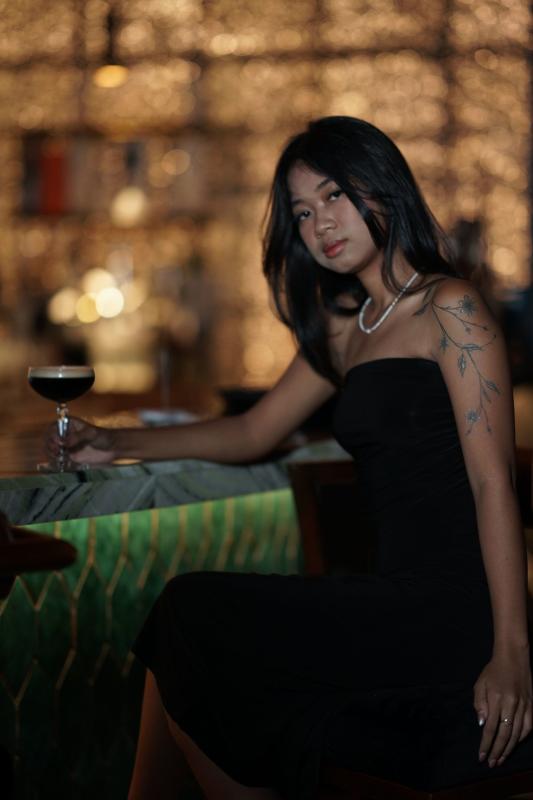 Hi, I’m Iris! I’m 19 years old, petite (165 cm), with silky hair and warm brown skin that glows—I’m a sweet and playful girl who loves having fun, dressing up cute and sexy, and making every moment sp