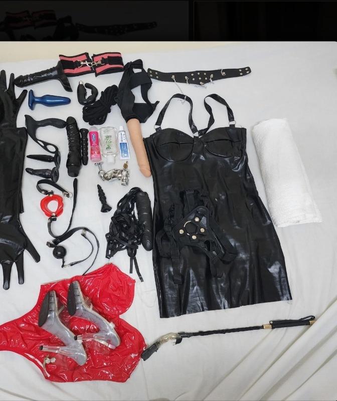 nifah hosting in hyderabad...
I am an intelligent, well behaved and of course very pretty sexy young girl of 23years. I have black hair and my fit body is a real goals, height 165 and Fabulous Natural